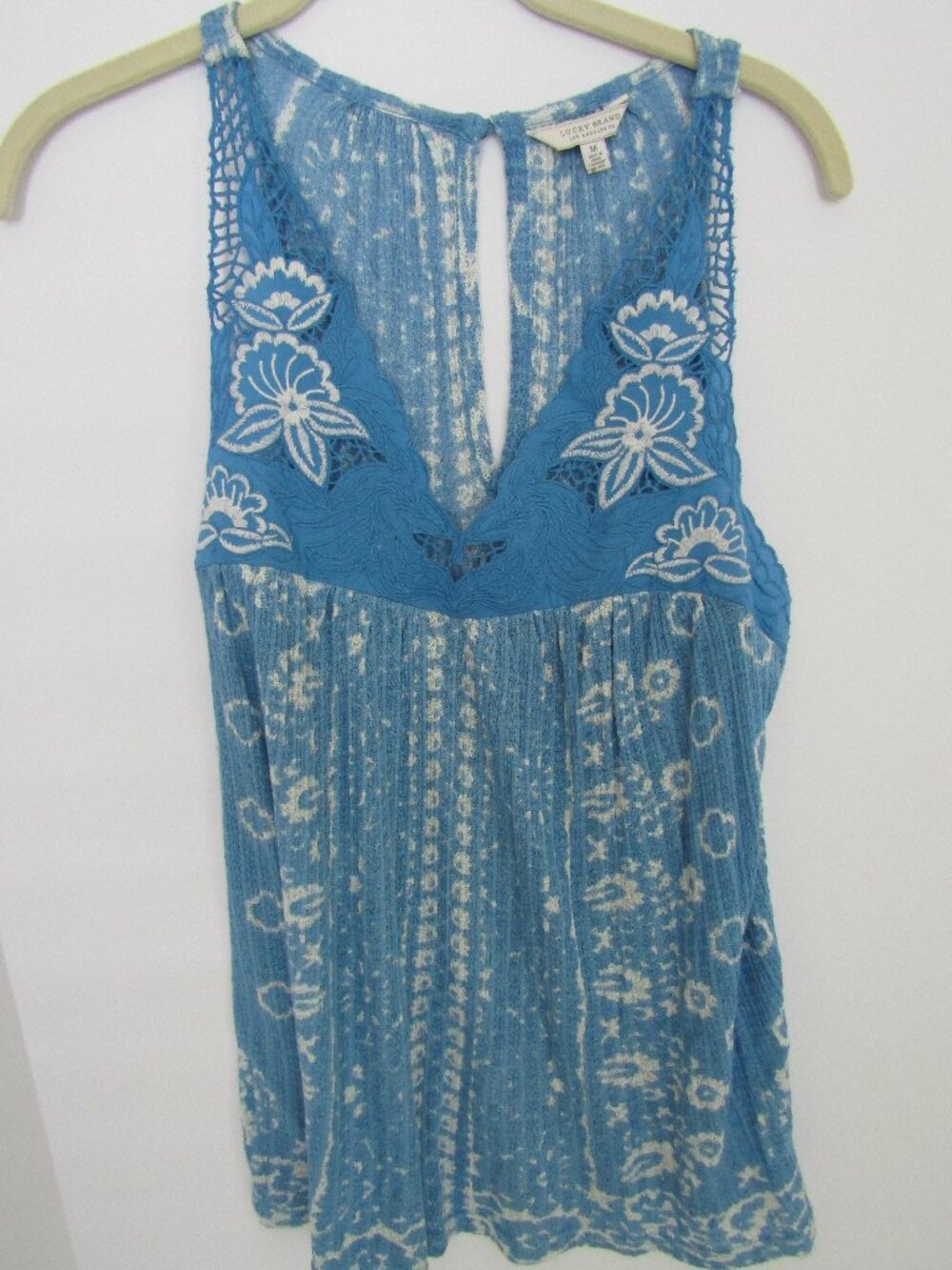 Lucky Brand light weight tank top, size M, lace accents , EUC